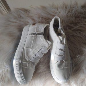Blowfish Malibu Mamba Womens White Color Washed Canvas Sneakers Size 9 NIB
